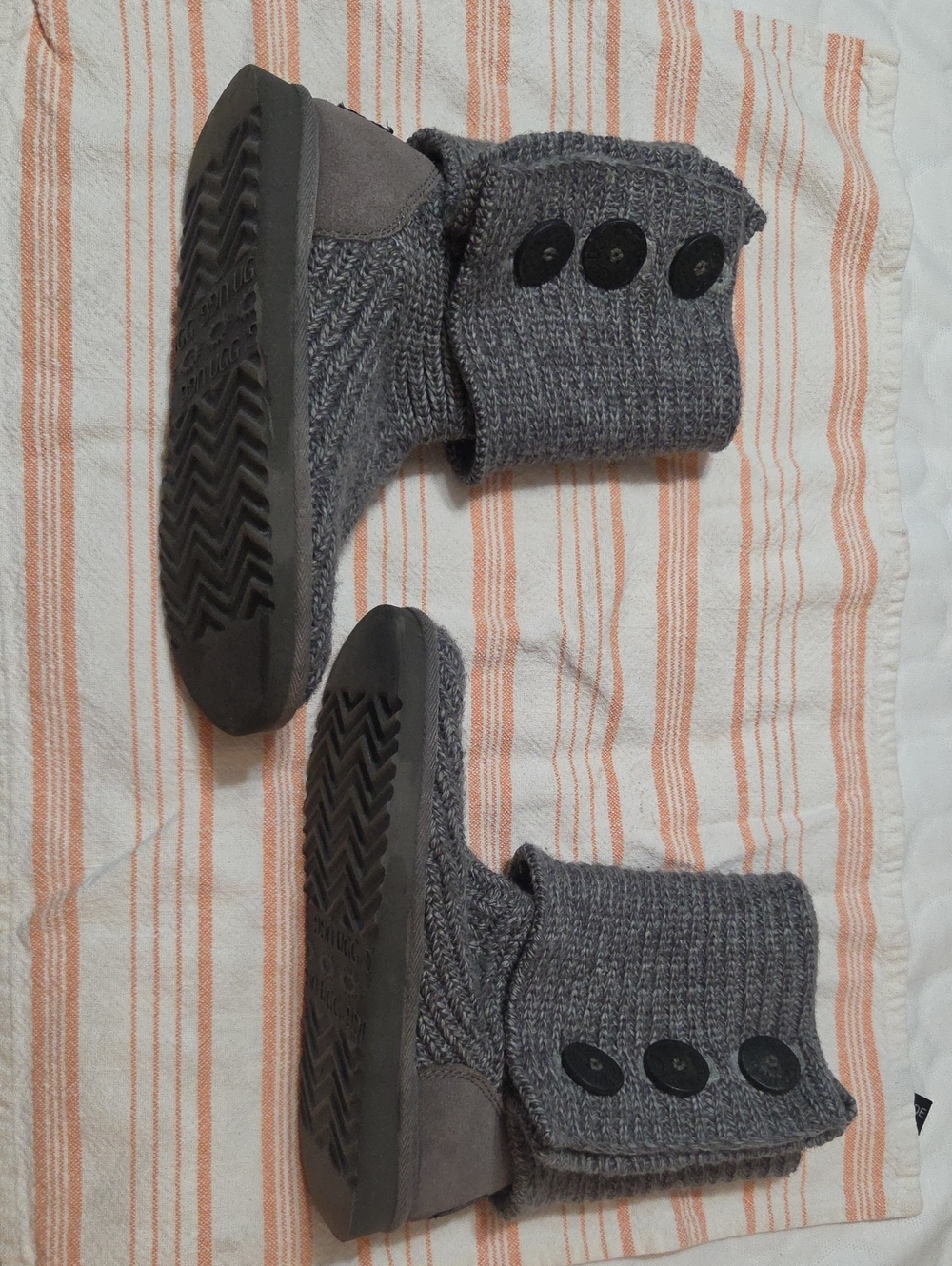 Ugg Womans Classic Cardy Boot Size 7